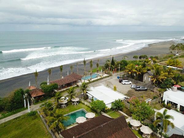 Yeh Sumbul atau Medewi? Pilih Pantai Surf di Jembrana