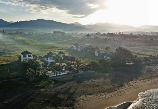 Yeh Sumbul atau Medewi? Pilih Pantai Surf di Jembrana
