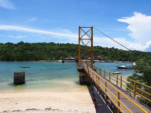 Yellow Bridge Nusa Ceningan: Cara Menyeberang Aman & Berburu Sunset