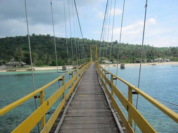 Yellow Bridge Nusa Ceningan: Cara Menyeberang Aman & Berburu Sunset