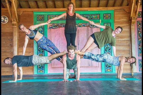 Yoga Searcher Bali di Uluwatu: Kelas Drop-in dan Paket Surf + Yoga di Jl. Labuansait