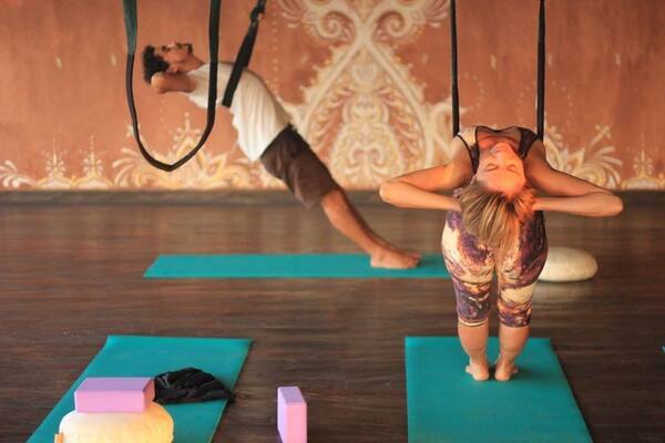 Yoga Searcher Bali di Uluwatu: Kelas Drop-in dan Paket Surf + Yoga di Jl. Labuansait